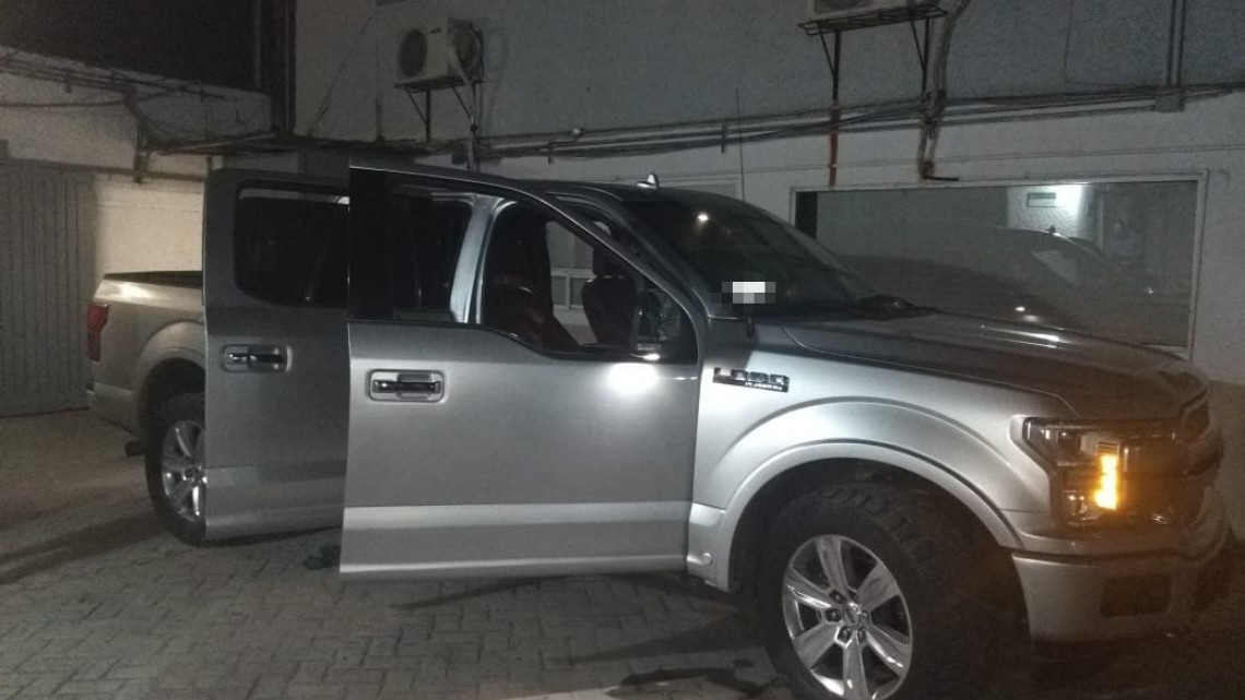 Detiene Policía Estatal a 3 hombres y aseguran camioneta y armas