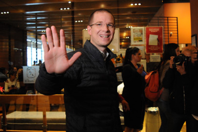 Exige Anaya "sacar las manos" del proceso electoral