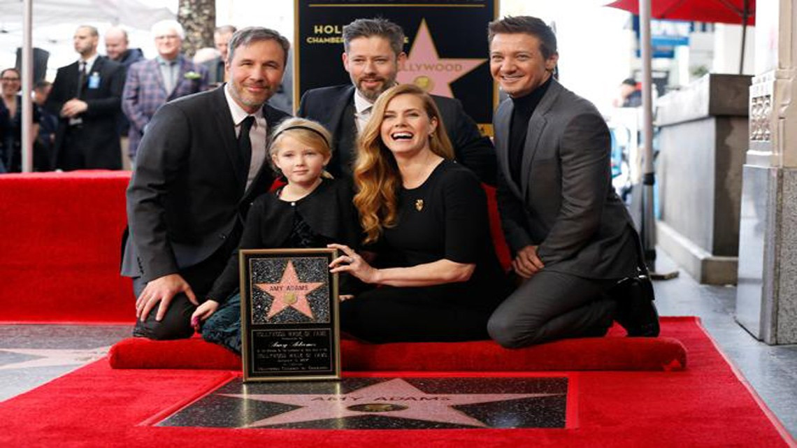 Amy Adams recibe en el Paseo de la Fama de Hollywood su estrella
