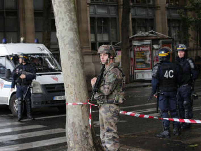 Asaltan a turistas en zona hotelera de aeropuerto parisino