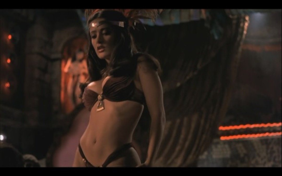 Salma Hayek revive sensual baile de cinta "From dusk till dawn" 