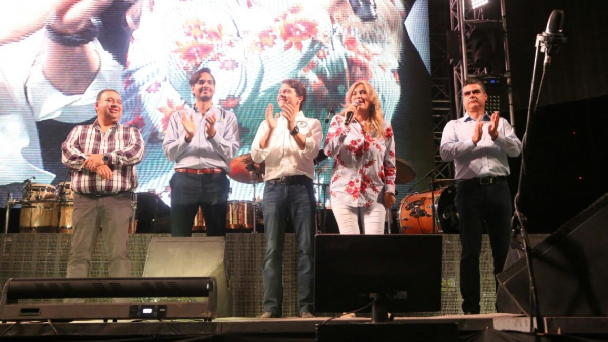 Disfrutan más de 13 mil personas con la Alcaldesa la actuación de la Banda El Recodo