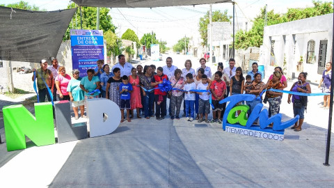 Entrega Alcalde de Nuevo Laredo obra de pavimentación