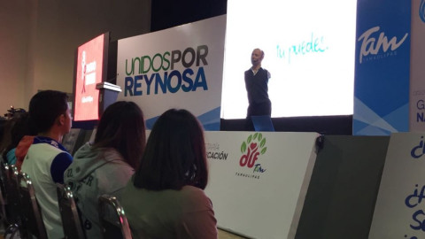 Gabriel Nájera motiva a jóvenes de Reynosa