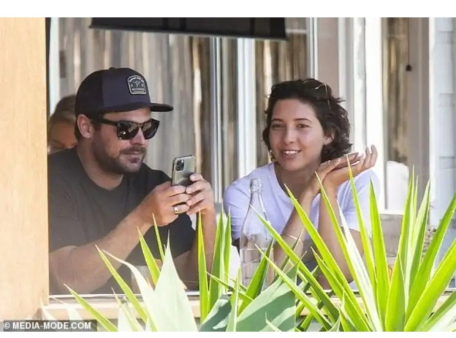 Zac Efron es captado en Australia con su nueva novia, Vanessa Valladares 