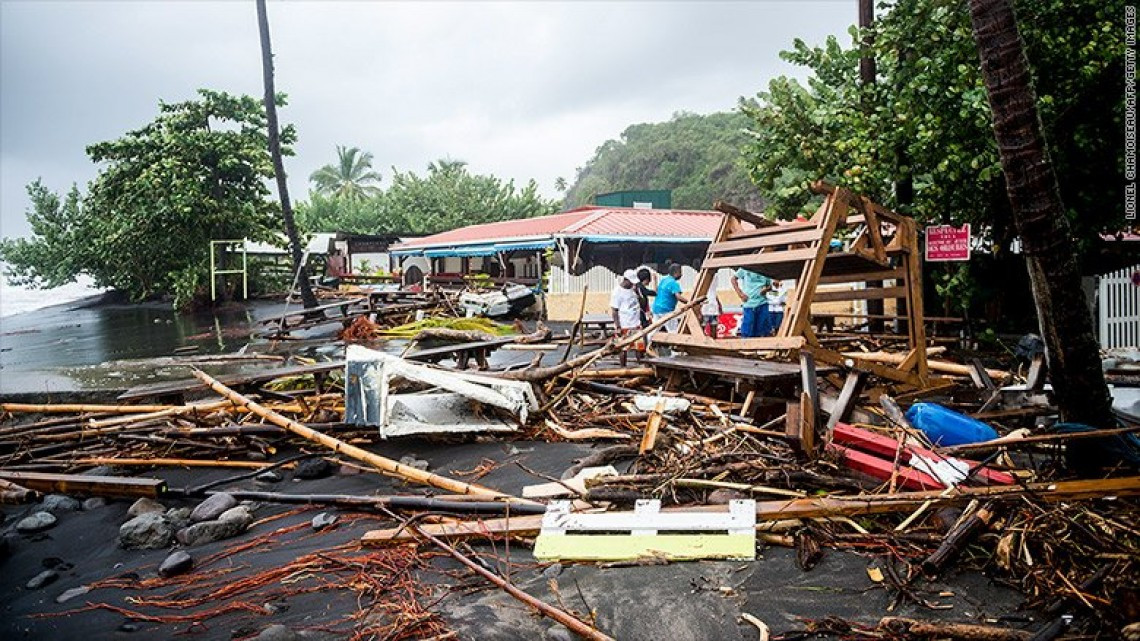 Suman 12 muertos en Puerto Rico por huracán 'María' 