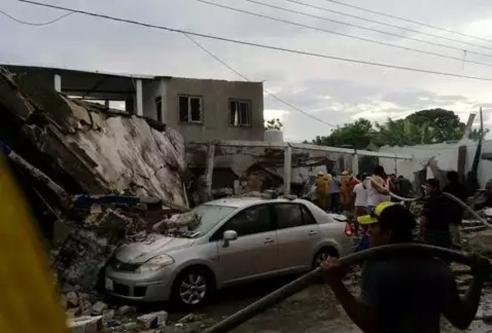 Un herido y daños materiales por explosión de polvorín en Tabasco