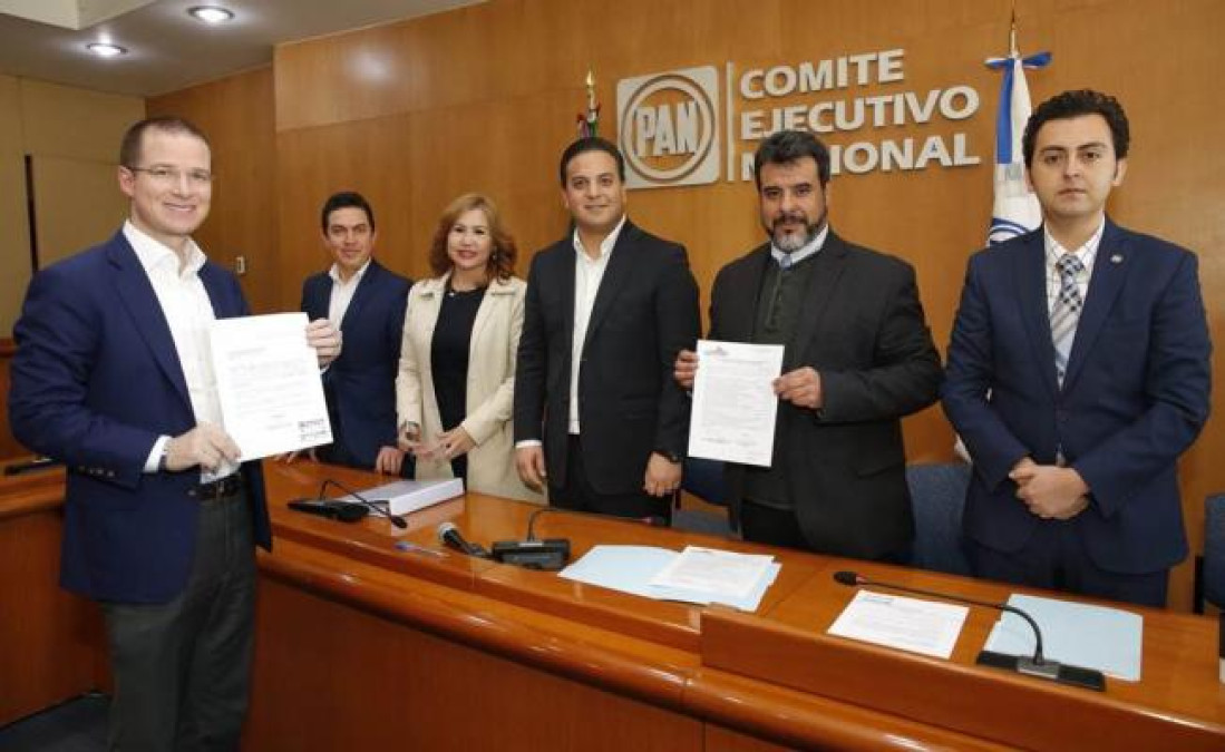 Ricardo Anaya se registra como precandidato a la presidencia por Frente