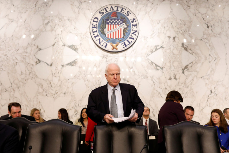 Asegura McCain que Trump debe retractarse o dar pruebas de espionaje de Obama