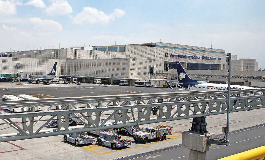 Reducción de operaciones en el AICM, para evitar problema mayor: AMLO