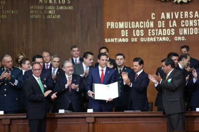 Con llamado a la unidad conmemoran centenario de la Constitución; Peña pide no buscar salidas falsas