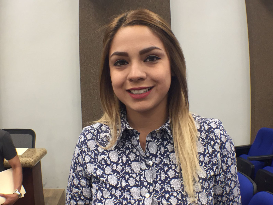 Tachan de payaso al regidor Amaro Chacón