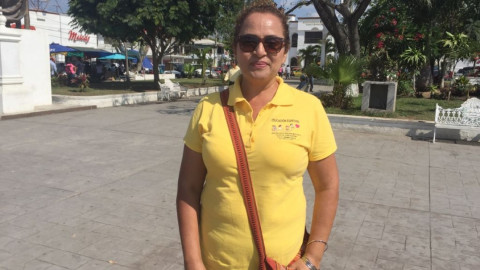 Maestros, padres y alumnos hacen colecta para ampliar salones de clase 