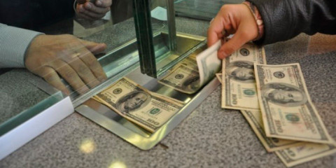 El dólar se cotiza en 17.75 en centros cambiarios 