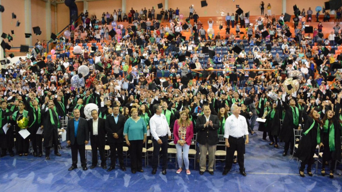 Asiste Maki a graduación de la XXXIV Generación del Conalep
