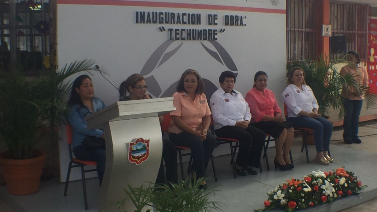 Entrega Alcaldesa techumbre en jardín de niños 
