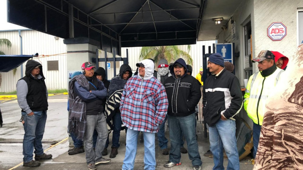 Policía antidisturbios prepara desalojo de obreros en Mecalux