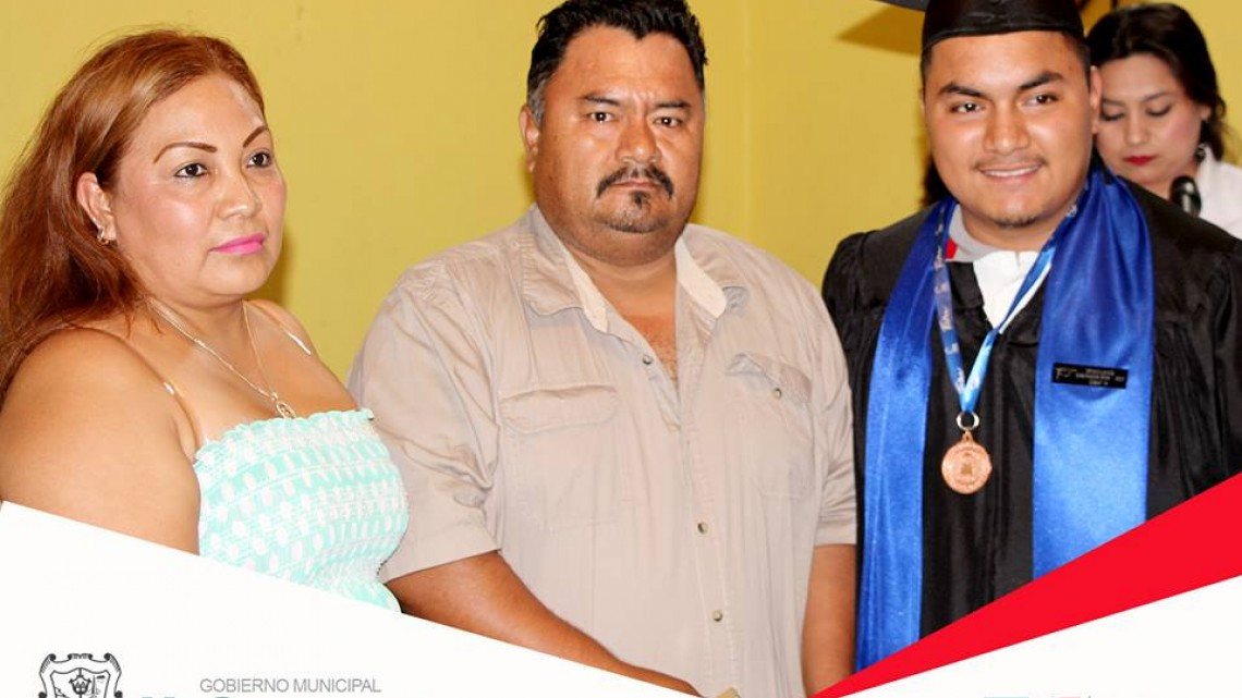 Alumnos del Cobat se gradúan