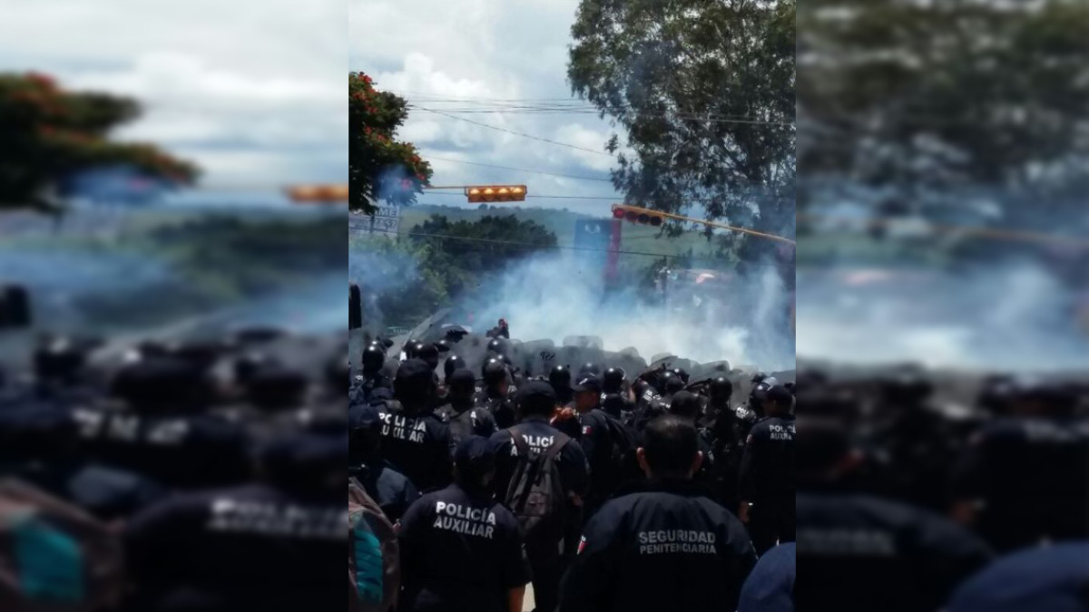 CNTE intenta derribar helicóptero con periodistas a bordo