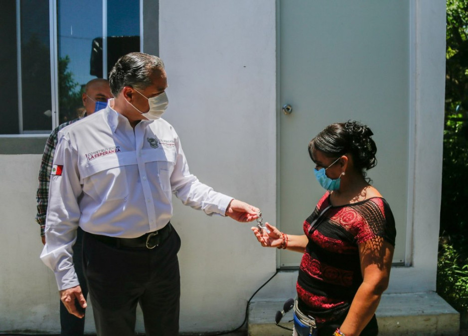 Más familias reciben viviendas dignas en Gobierno de Adrián Oseguera