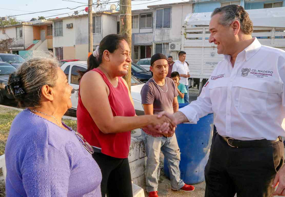 Gobierno de Adrián Oseguera atiende necesidades en colonias maderenses