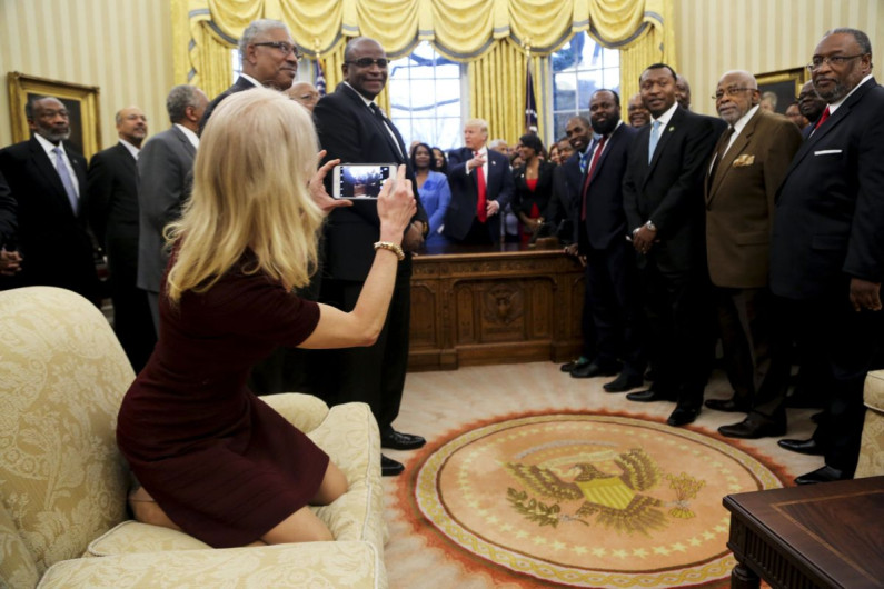 Asesora de Trump, asegura que no quiso ofender 