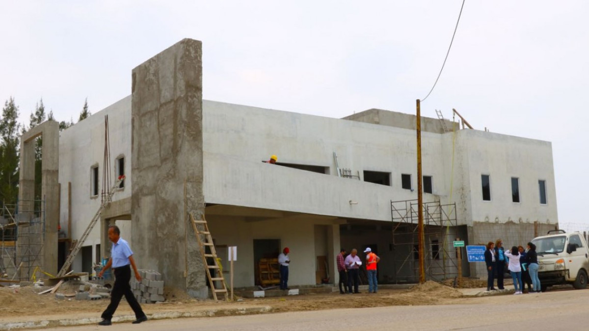 Autoridades supervisan infraestructura turística de Playa Miramar 