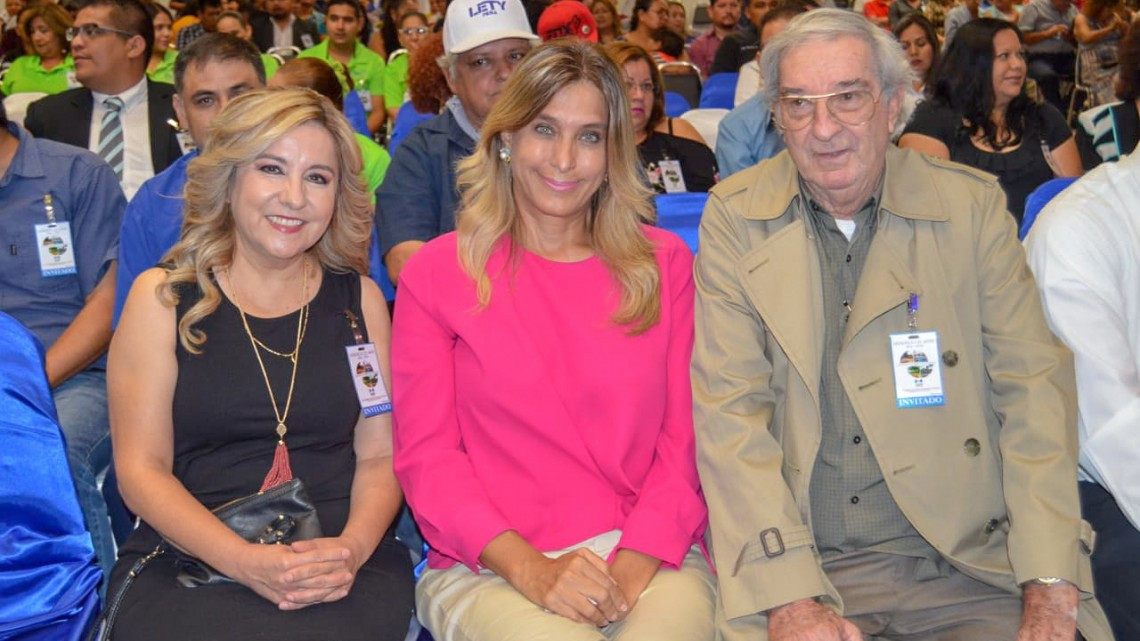 Asiste Maki a Informe del alcalde Roberto González en Cd. Mier