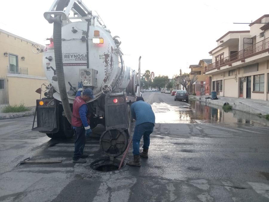 Sondeó COMAPA red de drenaje en la colonia Rodríguez
