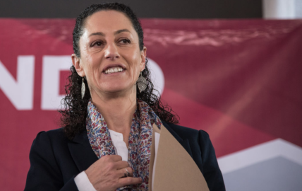 IECM recibe solicitud de registro de Sheinbaum 