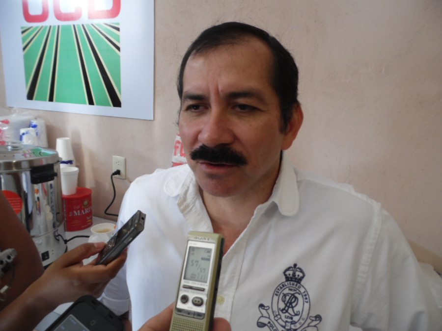 Ángel Almaraz realiza festejo del día de las madres a nombre de Morena