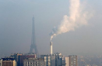 Francia aplica restricciones vehiculares por contaminación