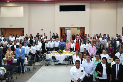 En cuatro años entrega gobierno de Carmen Lilia Canturosas más de 30 mdp en bonos económicos para maestros 