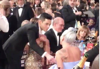 Freddie Mercury conoce a Ally