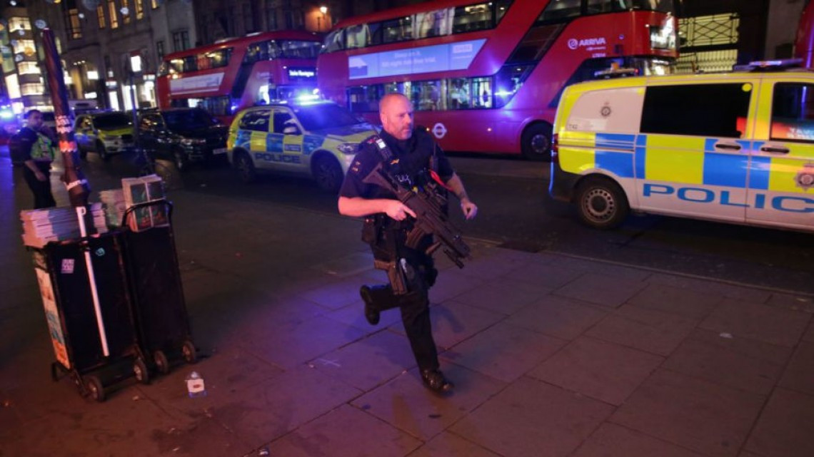 Desalojan estaciones de metro Oxford Circus y Bond Street en Londres