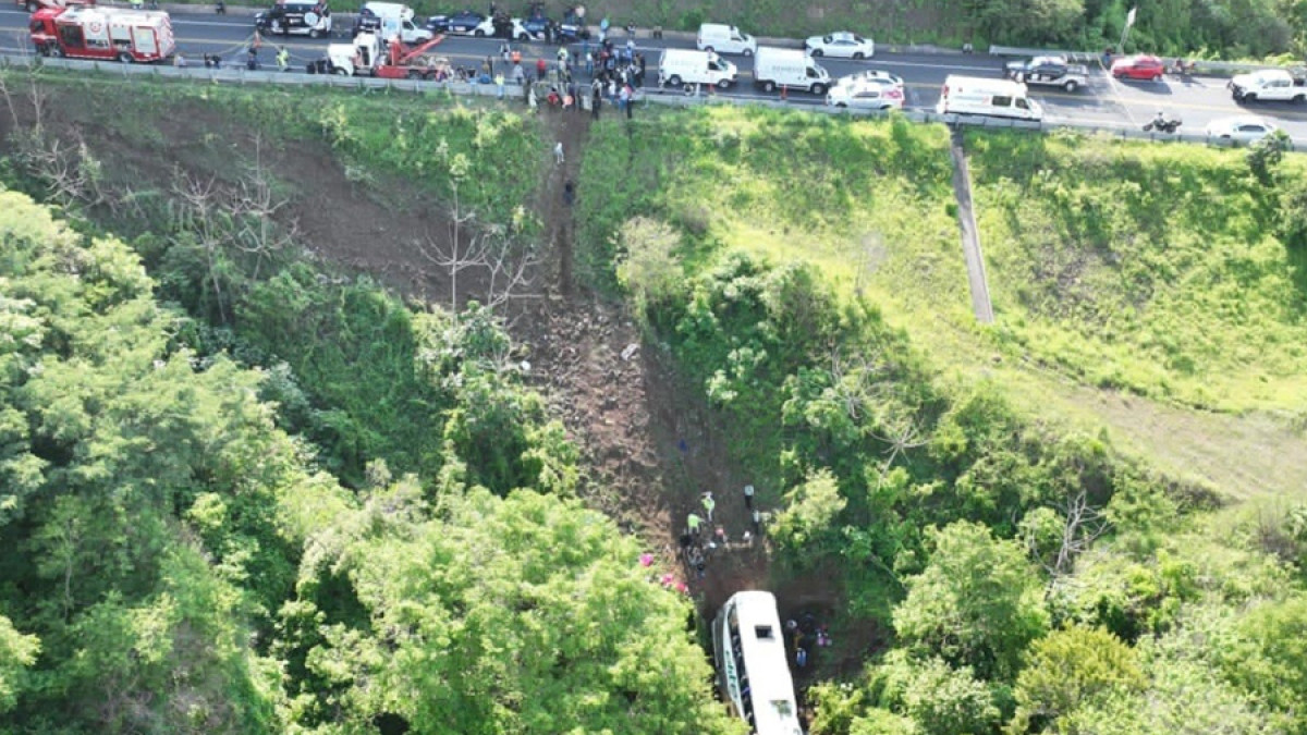 Aumenta a 17 la cifra de muertos tras accidente de camión de pasajeros en Nayarit
