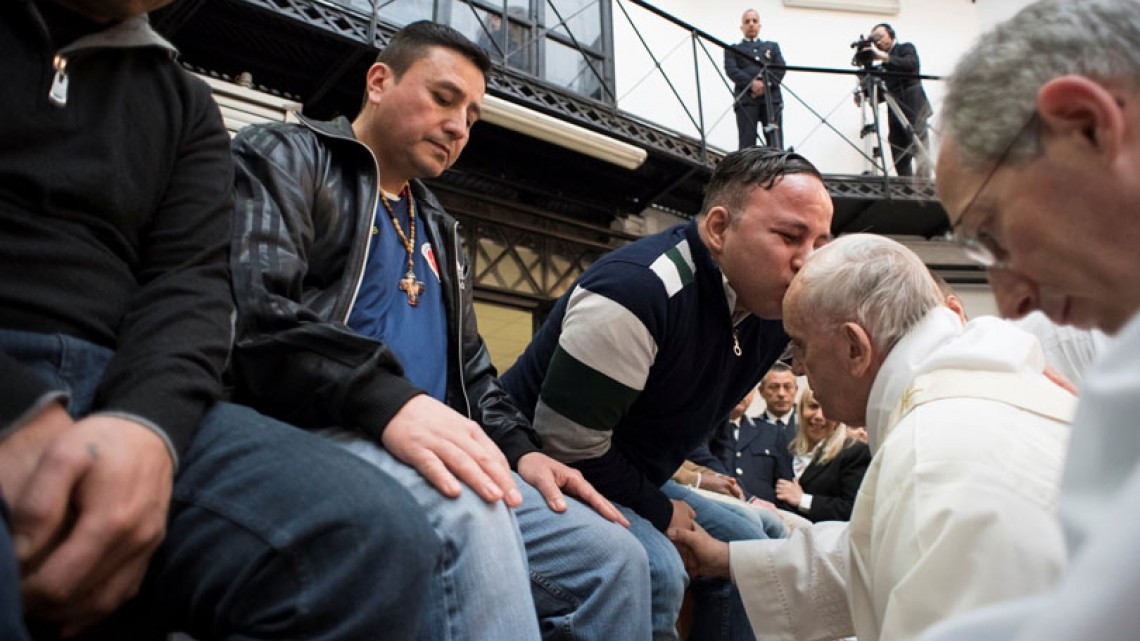 Papa visita prisión romana Regina Coeli