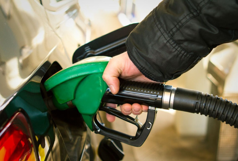 Subirán dos centavos precios de gasolinas este martes