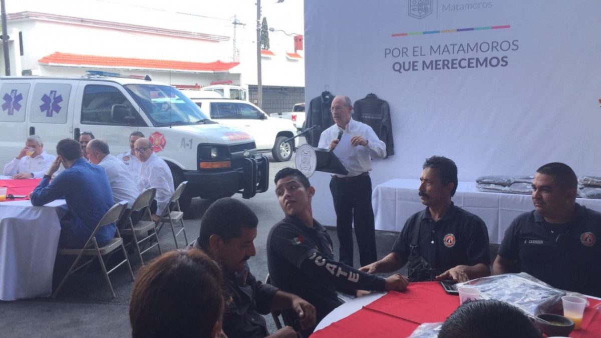 Chuchín convive con bomberos de Matamoros