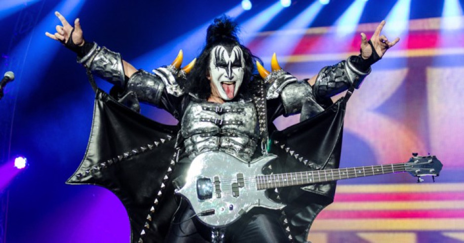 Gene Simmons es demandado por manosear a una mujer