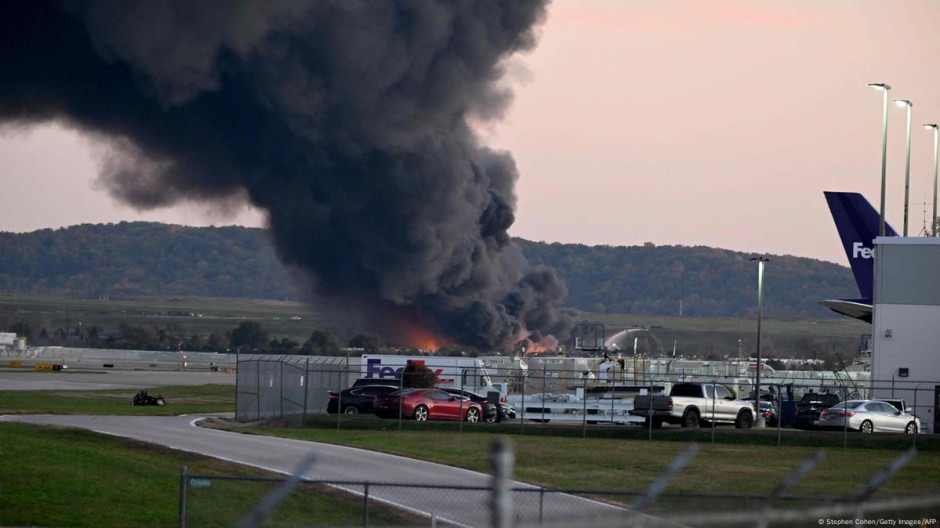 Se estrella avión de carga de UPS en Louisville; reportan varios heridos