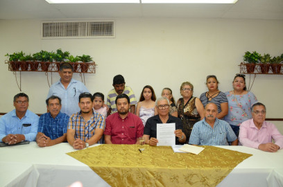 Ex perredistas se suman en apoyo a Adrián Oseguera