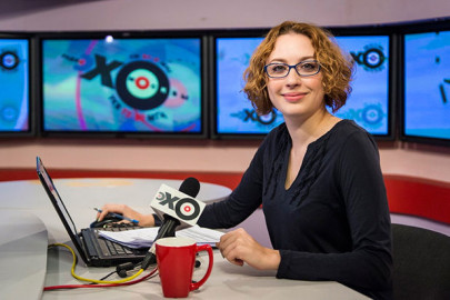 Periodista que fue apuñalada en Rusia sale de coma