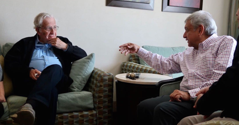 Chomsky señala que AMLO ganaría a menos de que “mermen las elecciones”