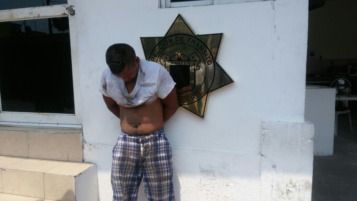 Agente de tránsito detiene a peligroso asaltante