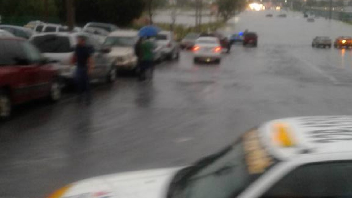 Lluvias provocan caos en calles de Reynosa