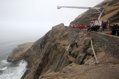 Sube a 51 la cifra de muertos por accidente en Perú 