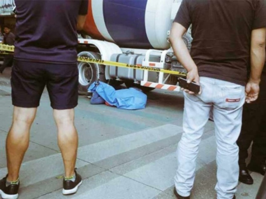 Muere ciclista arrollada por camión