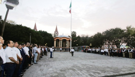 Preside alcalde ceremonia por 102 aniversario de la Constitución de 1917