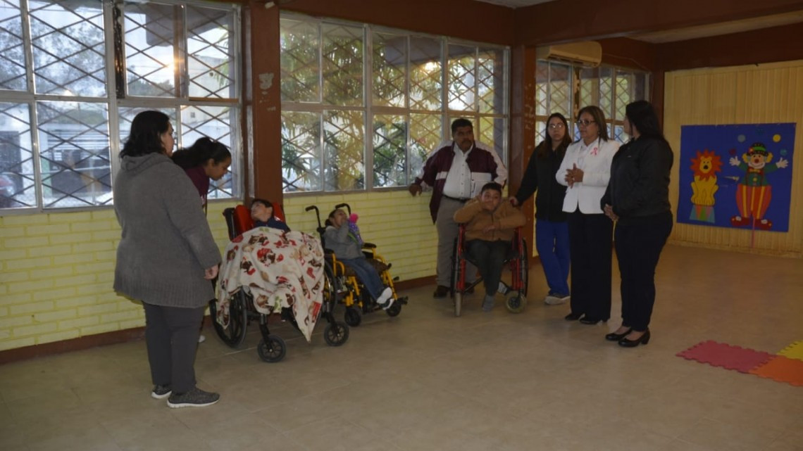 Presidenta del DIF entrega donación a comunidad escolar